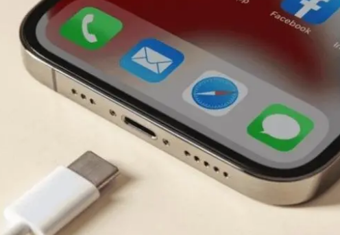 忠县苹果15维修分享iPhone15改USB-C接口后能和安卓用户互借充电器吗 